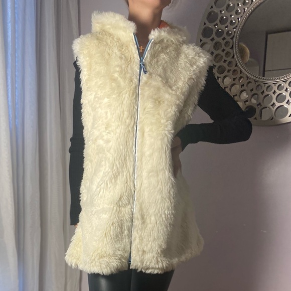 White Faux Fur Vest - Picture 3 of 9